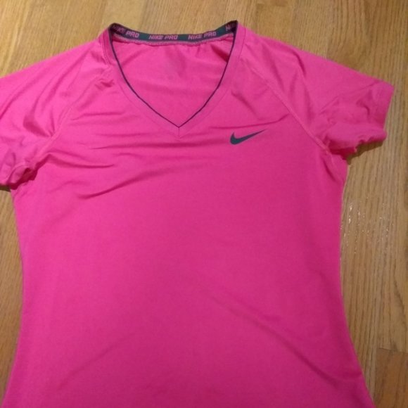 Fitted Nike Pro T-Shirt - Picture 2 of 3